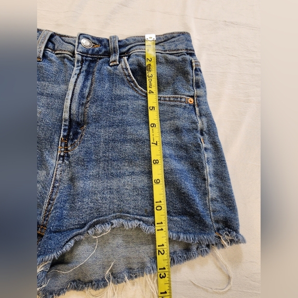 Wild Fable Women's Denim Blue Jeans Frayed Hem Shorts High Rise Mom Jeans, sz 4 - Picture 6 of 9